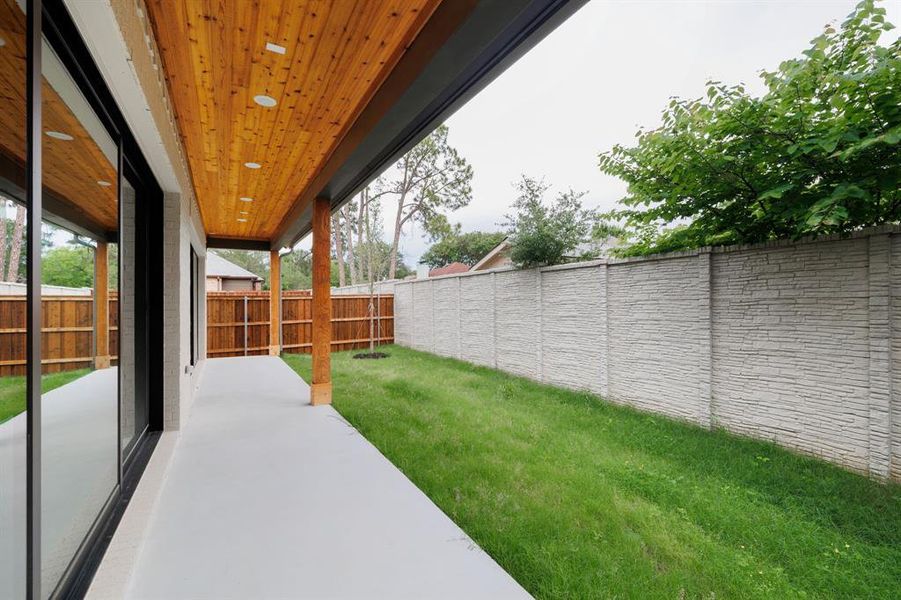 Exterior details and patio area of a home in Dove Station, Grapevine (Image 3).