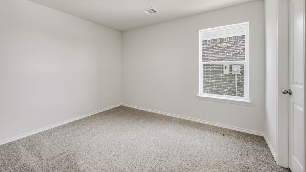 Spacious, unfurnished interior of a new home in Saddlebrook, Waxahachie (Image 17).