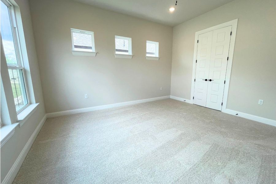 Spacious, unfurnished interior of a new home in Whisper Valley, Manor (Image 28).