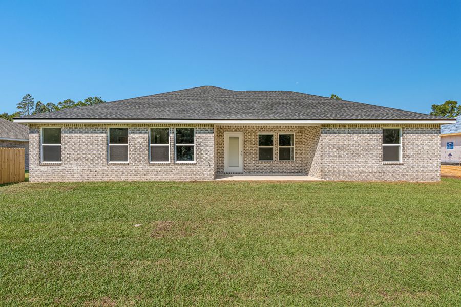 Exterior details and patio area of a home in Oak Hollow, Crestview (Image 2).