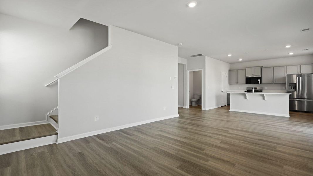 Spacious, unfurnished interior of a new home in Carolina Groves, Moncks Corner (Image 24).