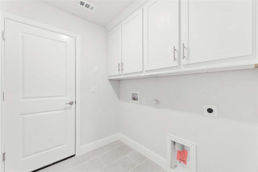 Furnished interior view inside a new home in Liberty, Melissa (Image 14).