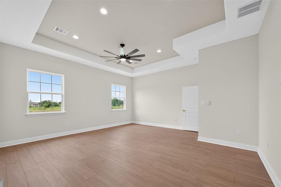 Spacious, unfurnished interior of a new home in , Hitchcock (Image 15).