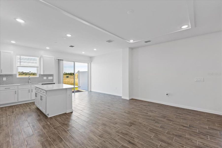 Spacious, unfurnished interior of a new home in , Orange City (Image 13).