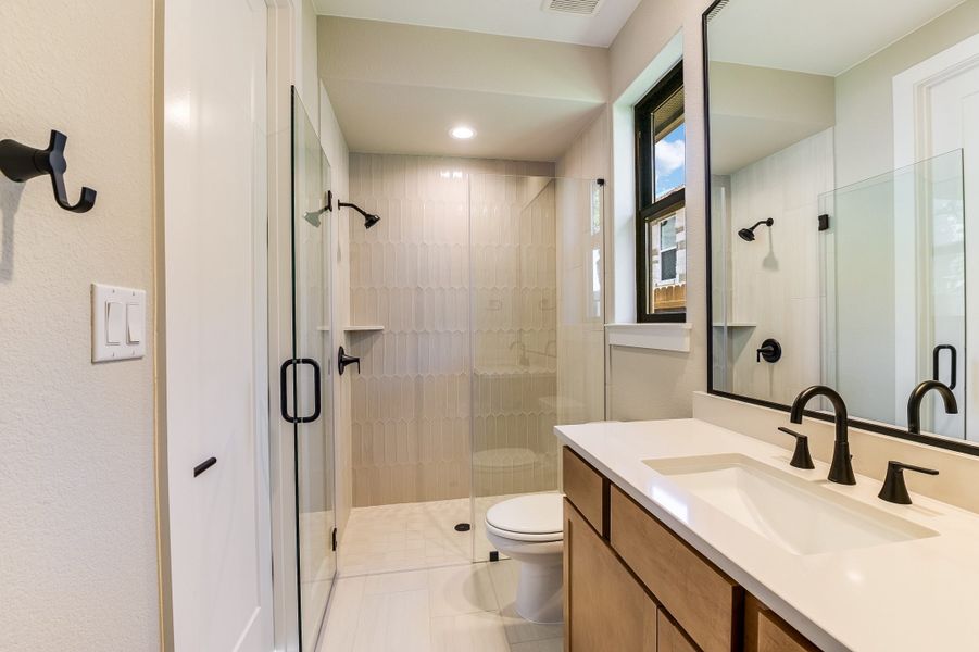 Representative furnished interior of a home built from the Sapphire by Giddens Homes in Riverstone, Georgetown (Image 43).