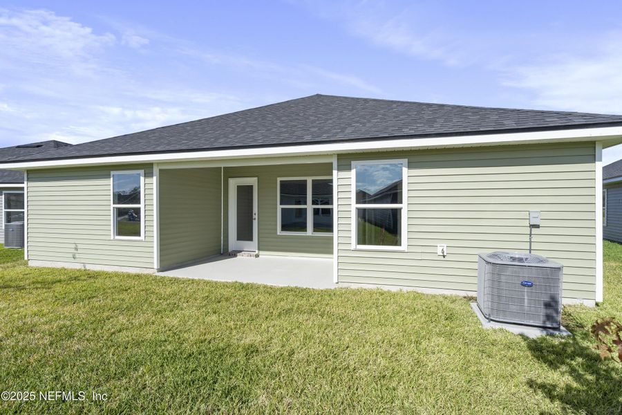 Exterior details and patio area of a home in Summerglen, Jacksonville (Image 32).