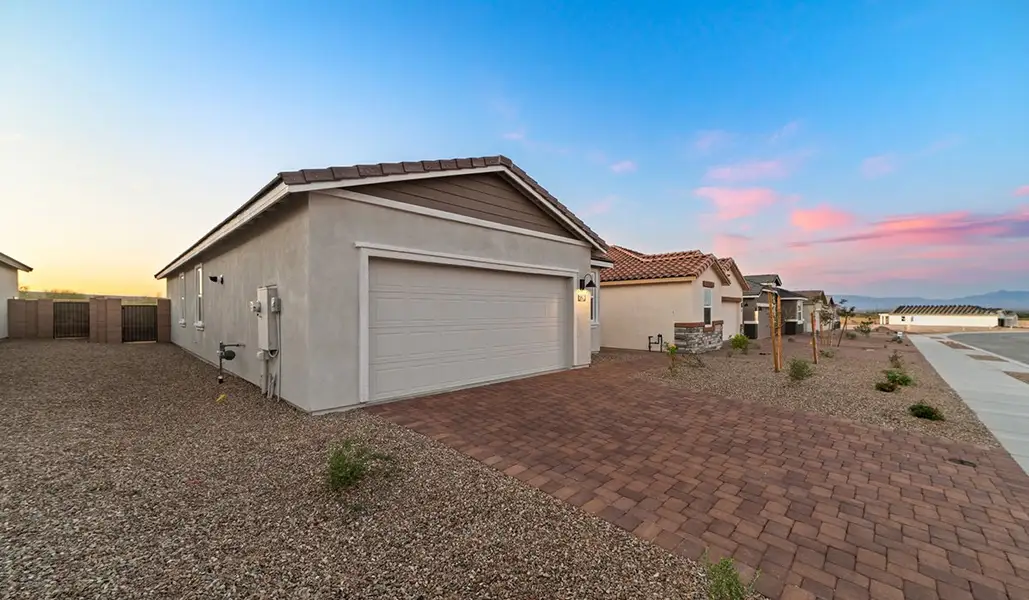 Exterior details and patio area of a home in Entrada Del Toro at Rancho Sahuarita, Sahuarita (Image 3).