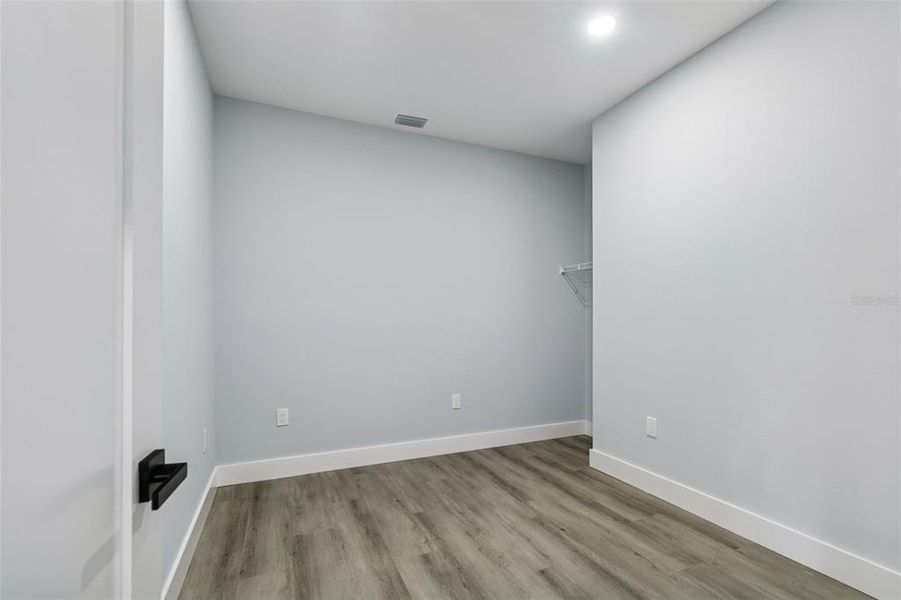 Spacious, unfurnished interior of a new home in , Pinellas Park (Image 15).