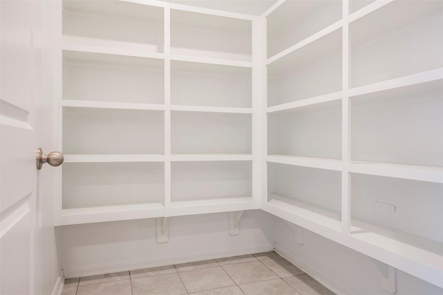 Spacious, unfurnished interior of a new home in Sunterra, Katy (Image 38).