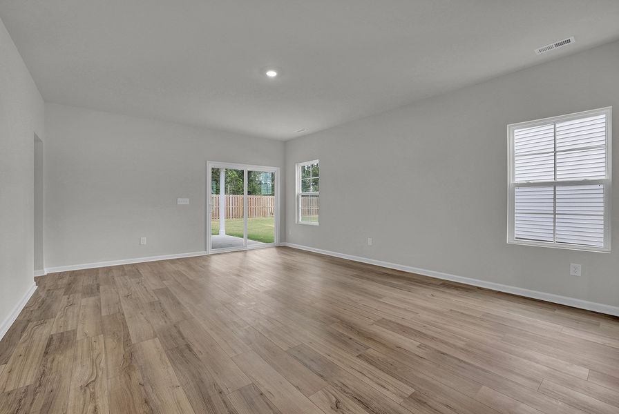Spacious, unfurnished interior of a new home in River Tide Farms, Bolivia (Image 15).