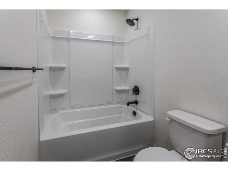 EXAMPLE PHOTO: SECONDARY BATH