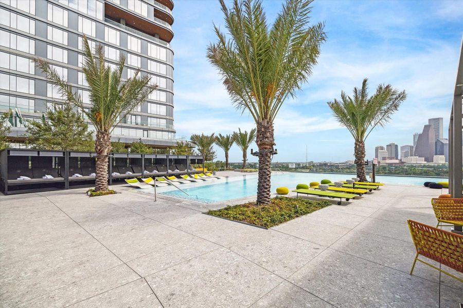 Condo located in Houston, TX showcasing its design and architecture (Image 5).