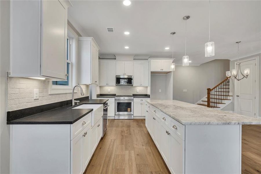 Furnished interior view inside a new home in , Jasper (Image 13).