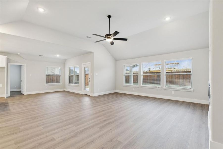Spacious, unfurnished interior of a new home in Dove Hollow, Waxahachie (Image 30).