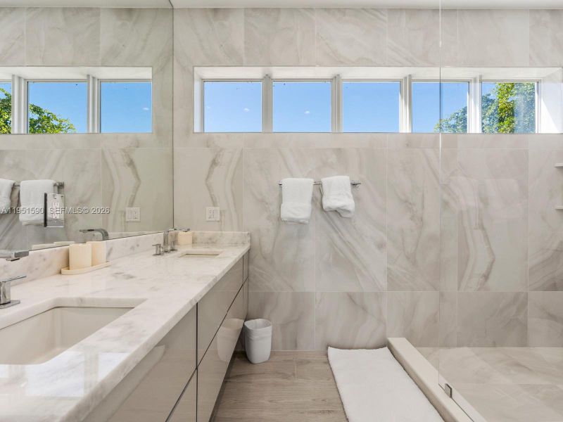 Furnished interior view inside a new home in , Marathon (Image 48).