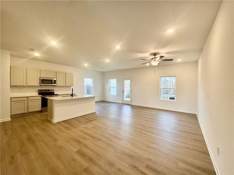 Spacious, unfurnished interior of a new home in Eastlyn Crossing, Flowery Branch (Image 22).
