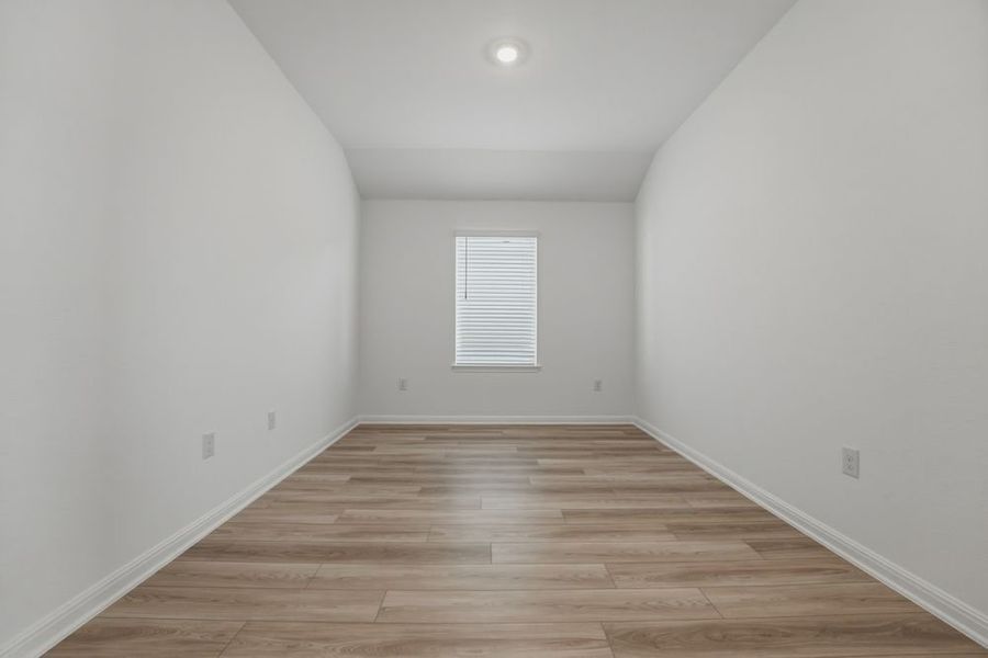 Spacious, unfurnished interior of a new home in Longview, Del Valle (Image 20).
