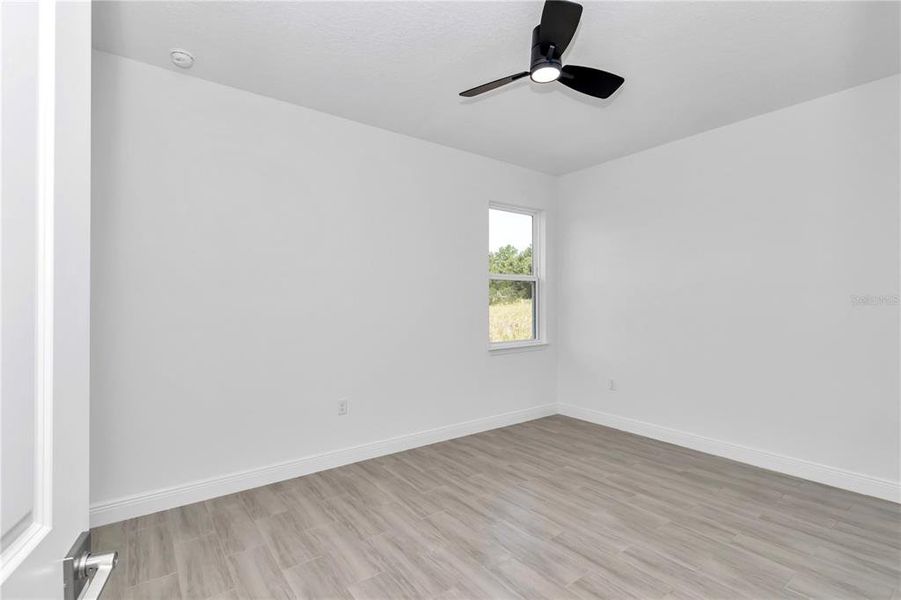 Spacious, unfurnished interior of a new home in , Citrus Springs (Image 13).