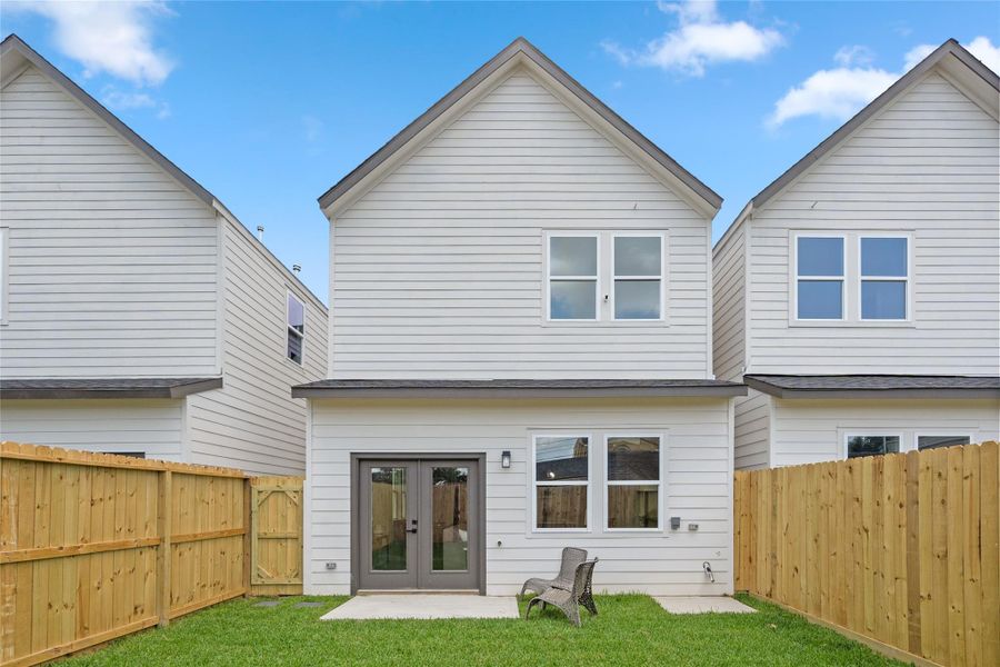 Exterior details and patio area of a home in , Houston (Image 4).