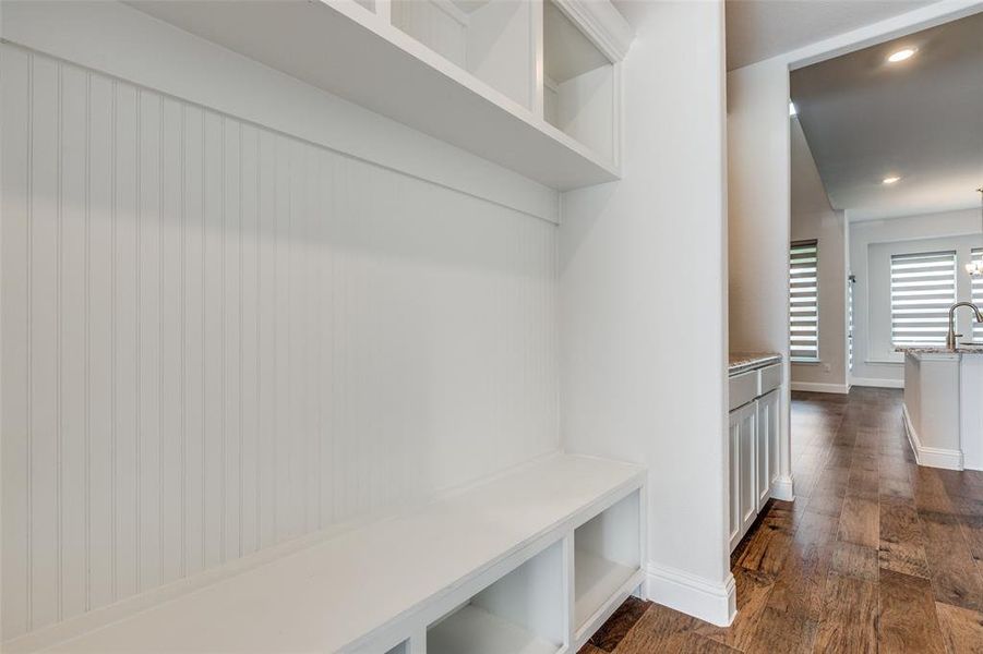 Mudroom with dark wood-style flooring, baseboards, and recessed lighting
