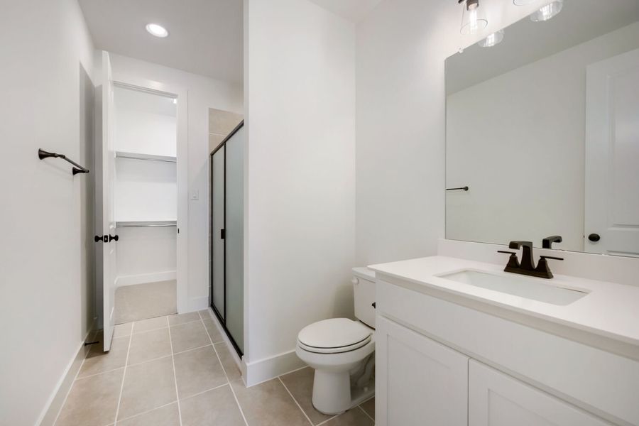 6005 Davis Knoll - Full Bathroom 6005 Davis Knoll - Full Bathroom