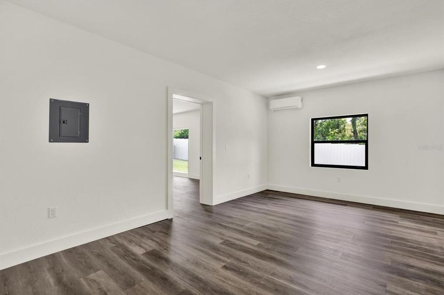 Spacious, unfurnished interior of a new home in , Webster (Image 41).