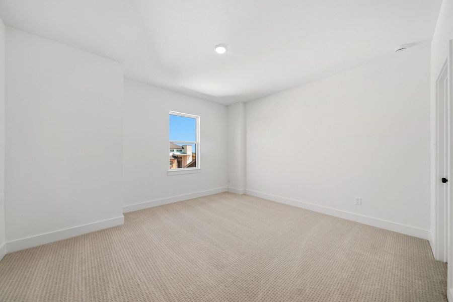 Spacious, unfurnished interior of a new home in Legacy, League City (Image 31).