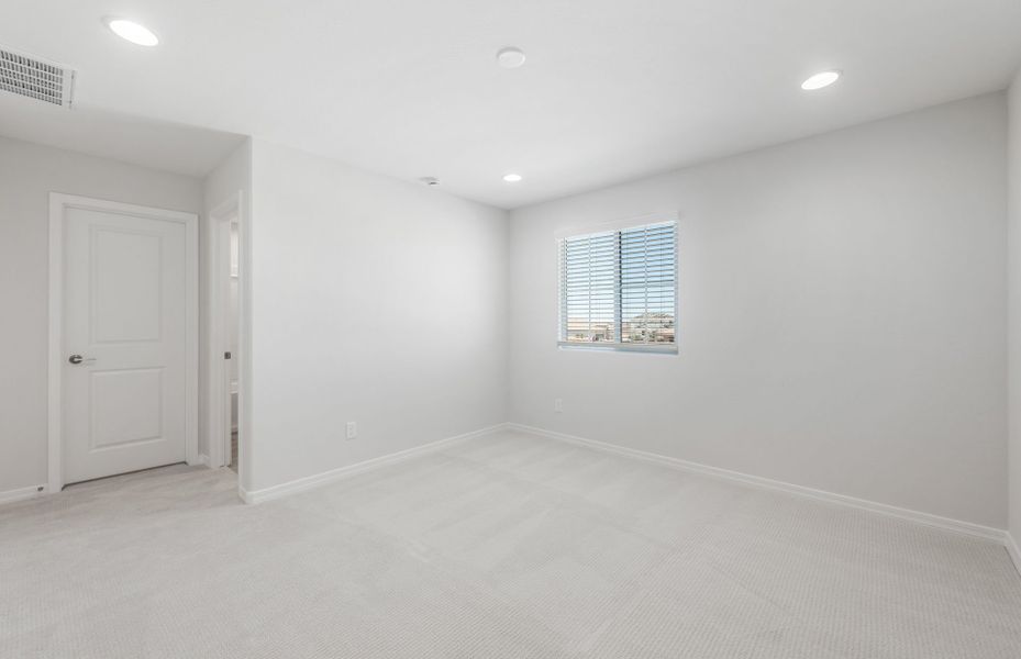 Spacious, unfurnished interior of a new home in El Rancho Santa Rosa, Maricopa (Image 23).