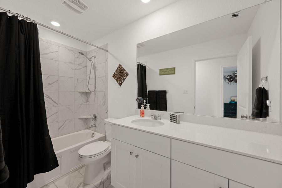 Furnished interior view inside a new home in Thunder Rock, Marble Falls (Image 32).