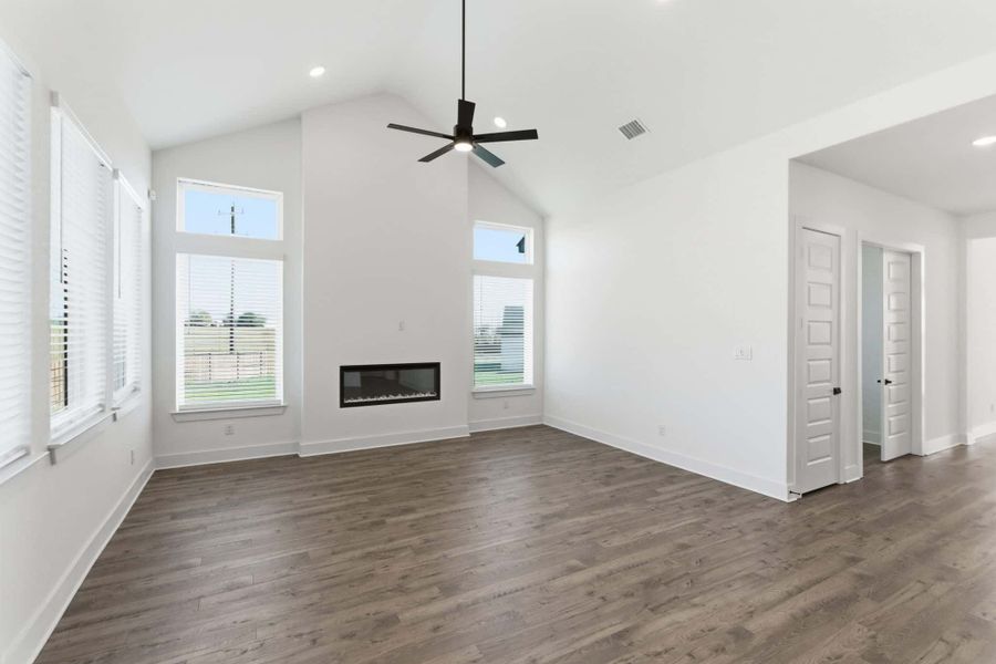 Representative unfurnished interior of a home built from the Malibu by Chesmar Homes in Sienna Lakes, San Antonio (Image 10).