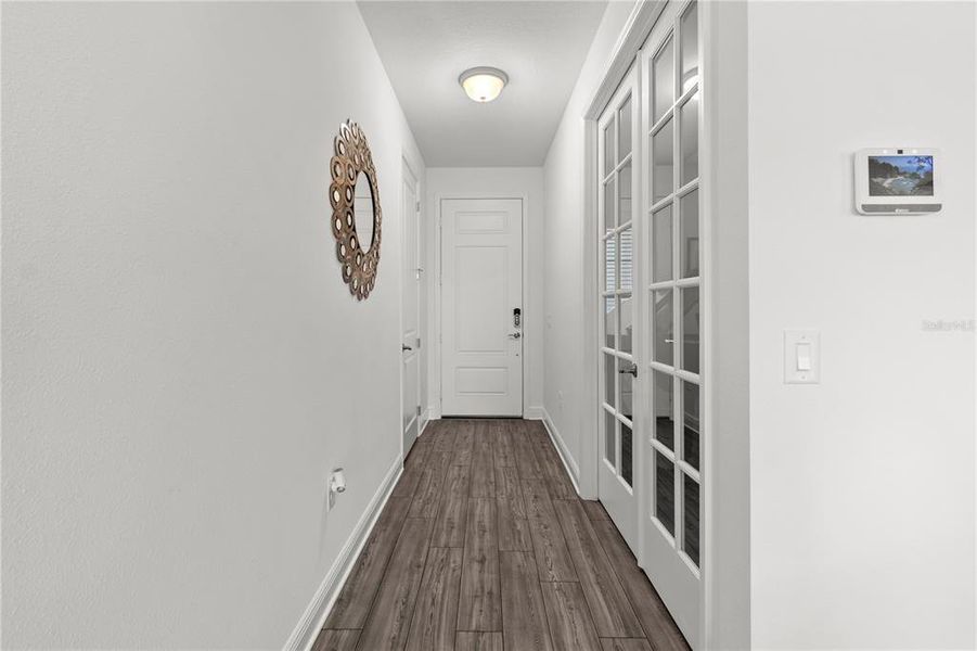 Spacious, unfurnished interior of a new home in , Sarasota (Image 22).