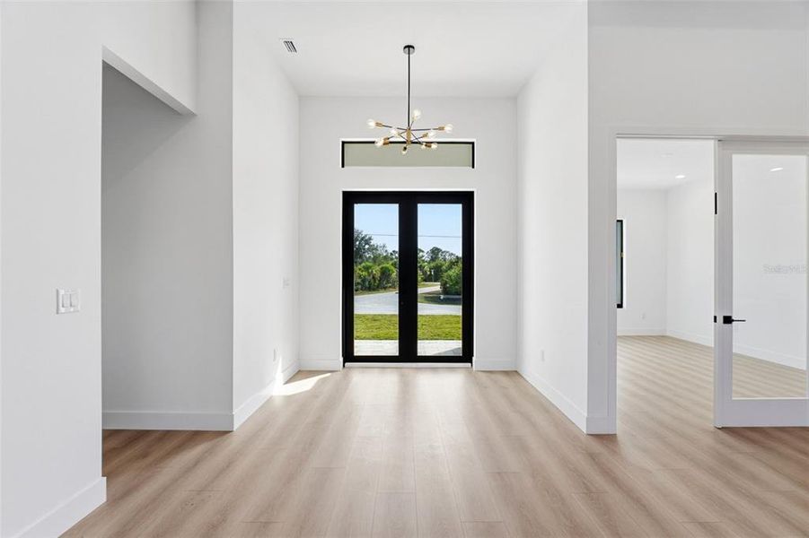 Spacious, unfurnished interior of a new home in , Port Charlotte (Image 29).