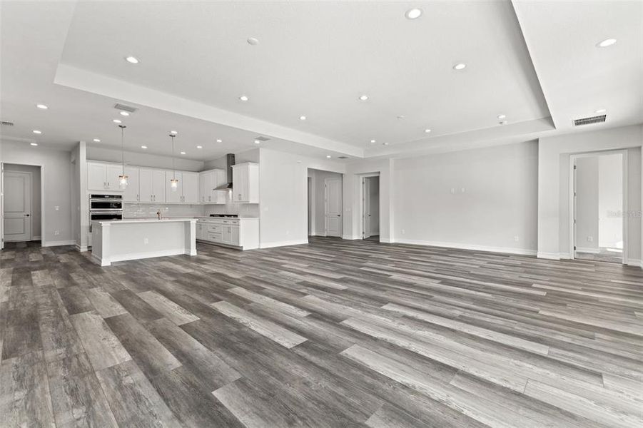 Spacious, unfurnished interior of a new home in Southern Hills Plantation, Brooksville (Image 32).