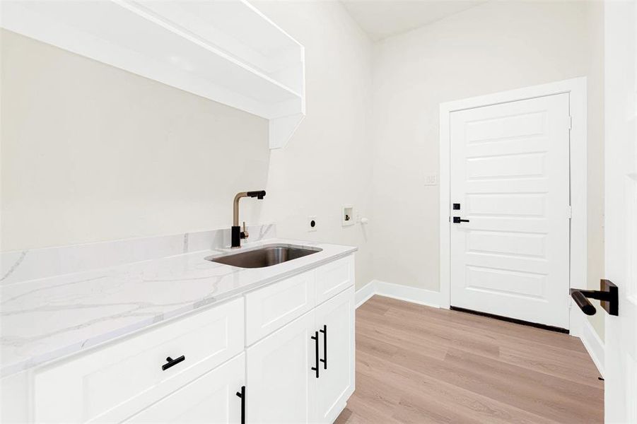 Furnished interior view inside a new home in , McKinney (Image 15).