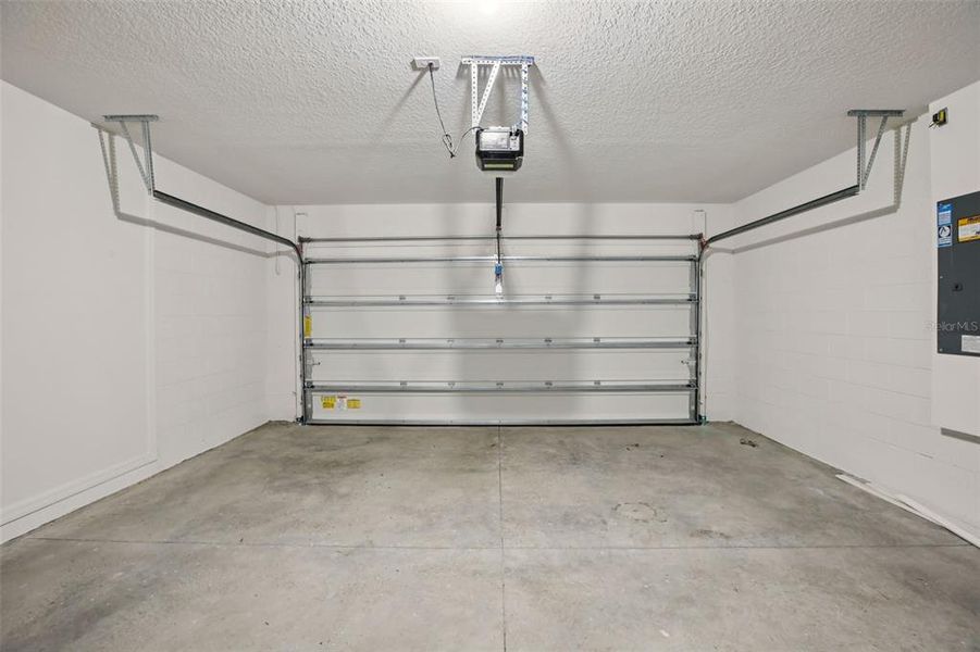 Spacious, unfurnished interior of a new home in Villamar - Signature Series, Winter Haven (Image 27).