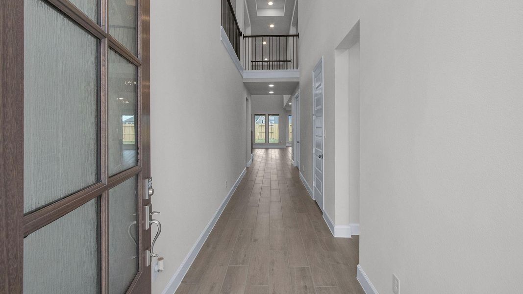 Spacious, unfurnished interior of a new home in Riceland, Mont Belvieu (Image 15).