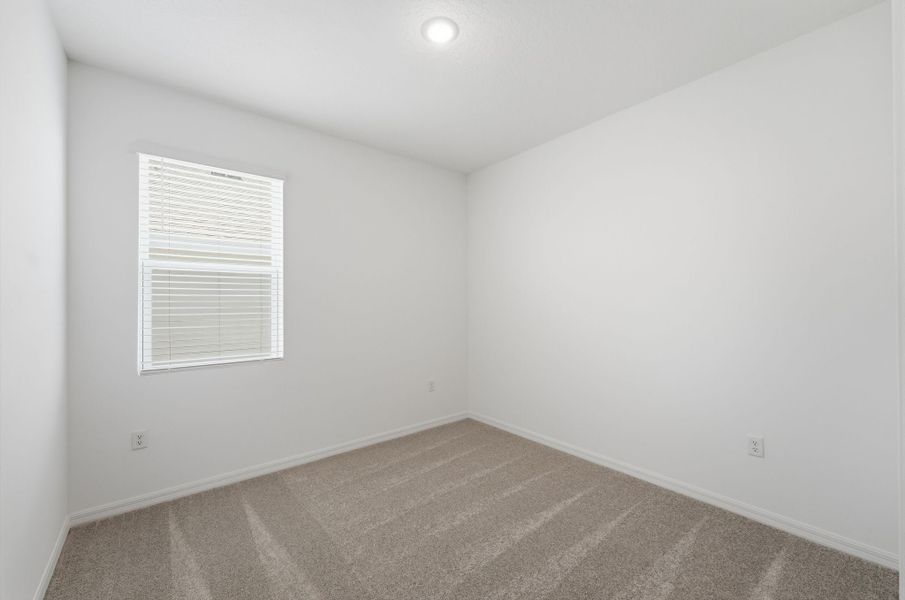 Representative unfurnished interior of a home built from the Haven by Risewell Homes in Cypress Bluff, Groveland (Image 21).
