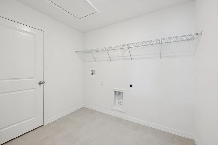 Spacious, unfurnished interior of a new home in Northlake at Ovation, Winter Garden (Image 38).