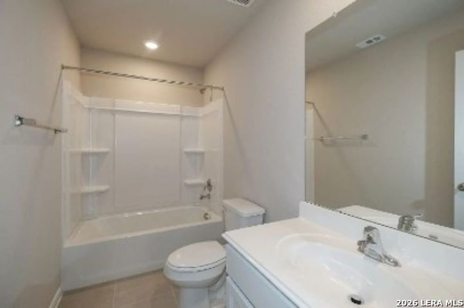 Furnished interior view inside a new home in Greenfield, Seguin (Image 5).