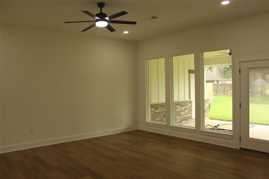 Spacious, unfurnished interior of a new home in , Clute (Image 15).