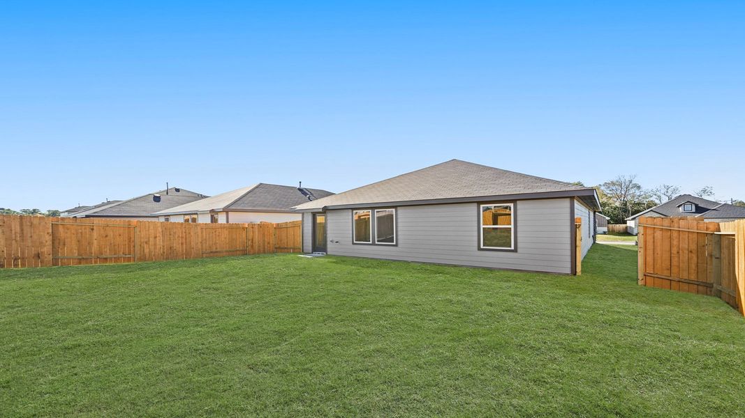 Exterior details and patio area of a home in Lexington Heights, Willis (Image 3).