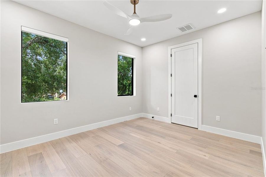 Spacious, unfurnished interior of a new home in , Tampa (Image 55).