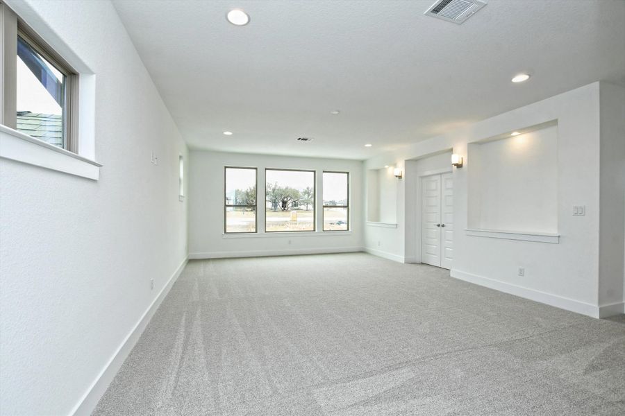 Representative unfurnished interior of a home built from the Madera II by Giddens Homes in Scofield Farms Estates, Georgetown (Image 441).