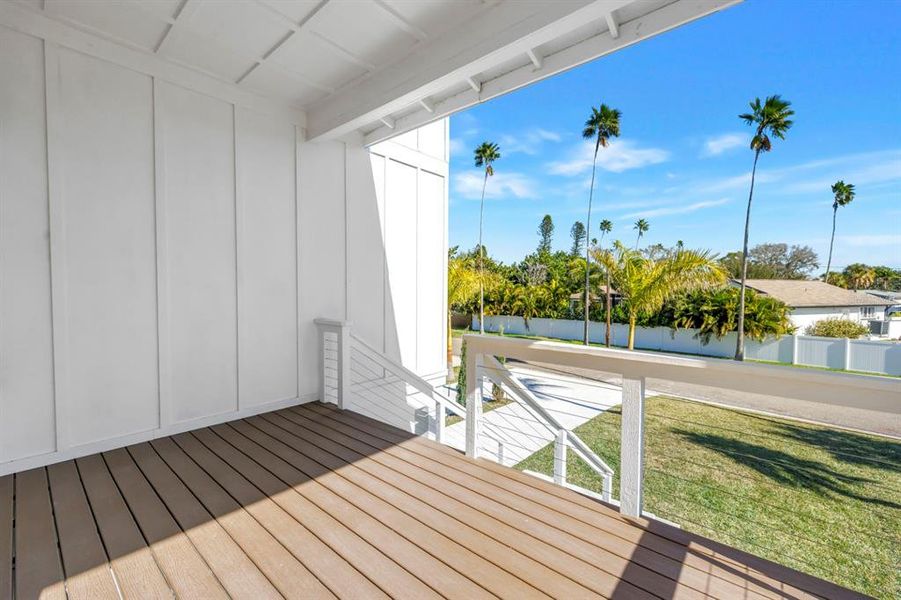 Exterior details and patio area of a home in , St. Petersburg (Image 31).