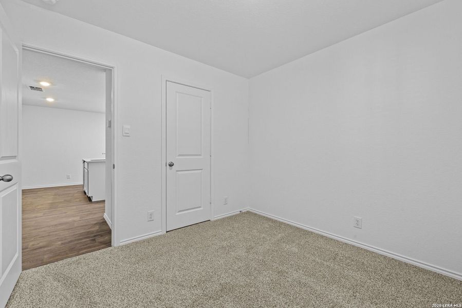 Spacious, unfurnished interior of a new home in Avenida, Converse (Image 15).