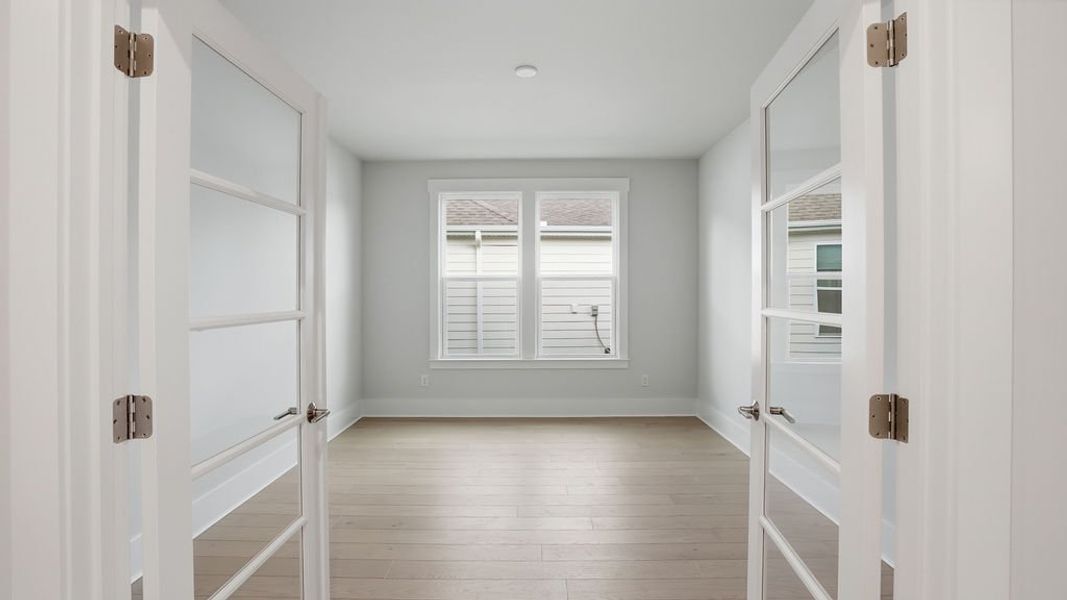 Spacious, unfurnished interior of a new home in Sun City Hilton Head, Bluffton (Image 18).