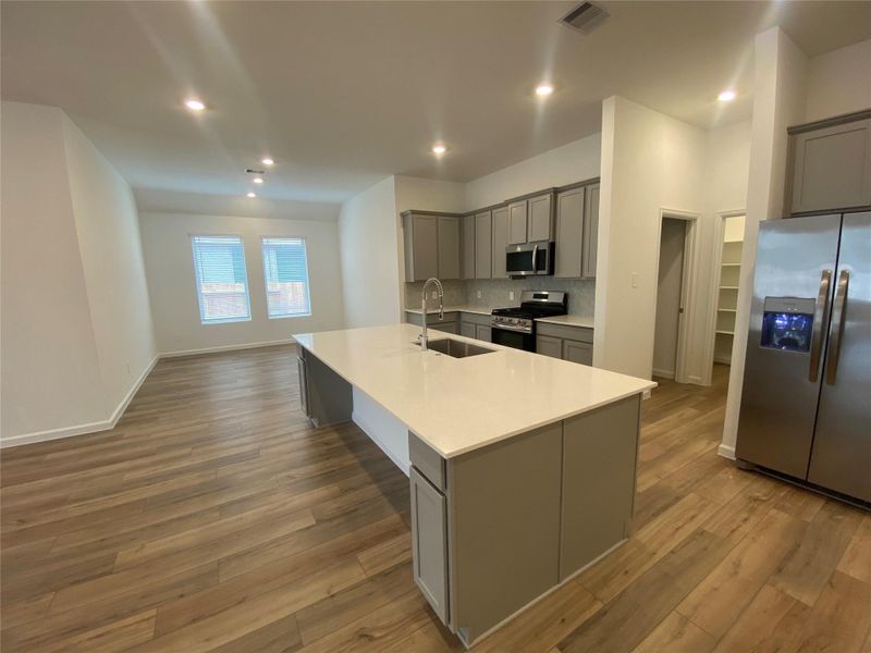 **Photos are a representation of the floor plan. This is not the actual homesite.**