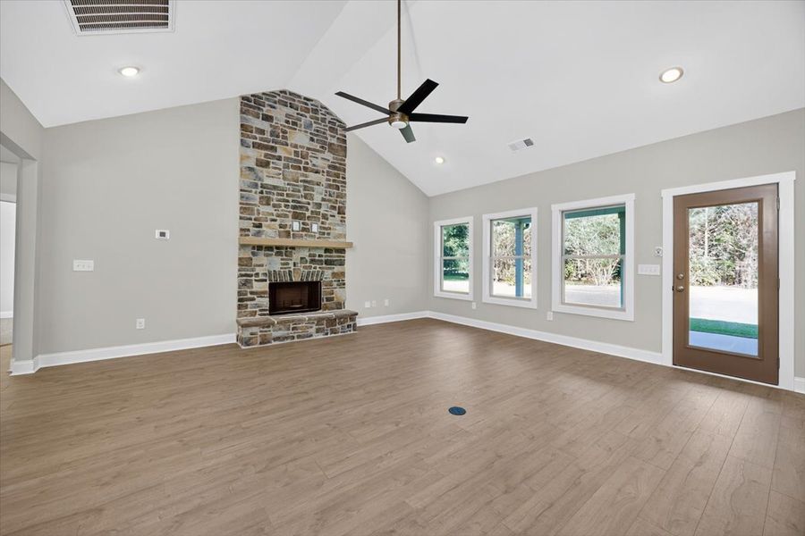 Spacious, unfurnished interior of a new home in White Oaks, The Rock (Image 15).