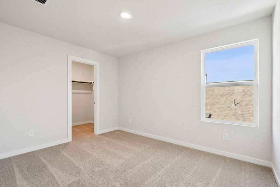 Spacious, unfurnished interior of a new home in Stallion Run, Buda (Image 30).