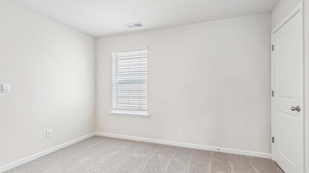 Spacious, unfurnished interior of a new home in Fergus Crossing, York (Image 18).